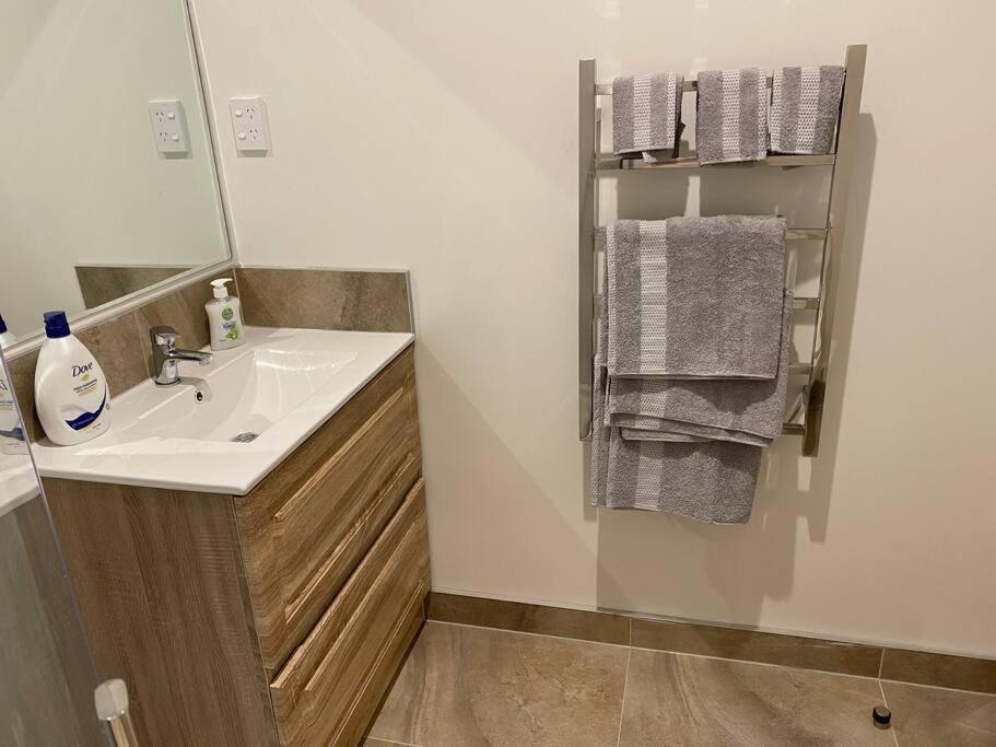 Otahuhu Town Centre Brand New Apartment 8B Окленд Экстерьер фото